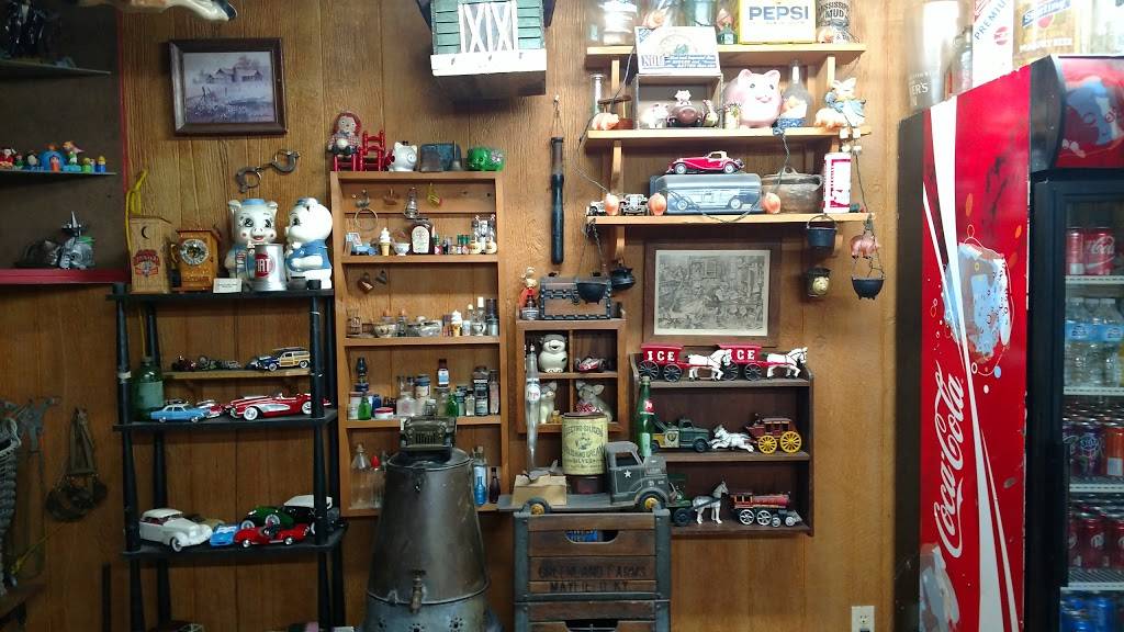 Charlies BBQ | restaurant | 30875 Broad St, Bruceton, TN 38317, USA | 7315867447 OR +1 731-586-7447