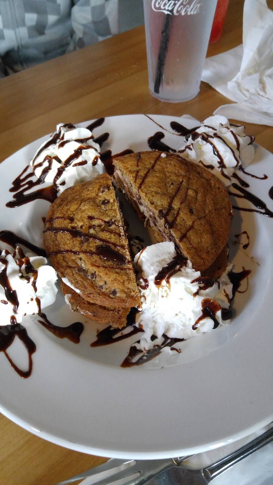 Two Town Pub and Cafe | restaurant | 5005 Main St, Tacoma, WA 98407, USA | 2532129477 OR +1 253-212-9477