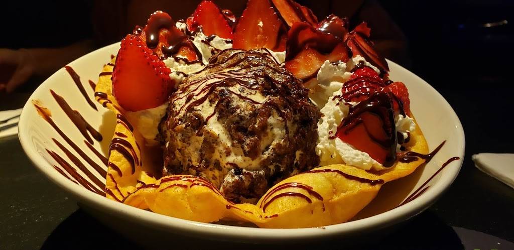 Coltons Social House | restaurant | 1150 Shaw Ave, Clovis, CA 93612, USA | 5597216655 OR +1 559-721-6655