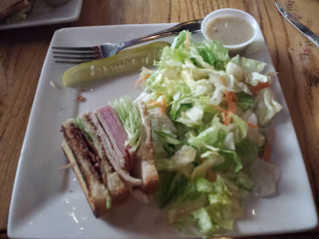 Pineapple Hill Saloon & Grill | restaurant | 4454 Van Nuys Blvd N, Sherman Oaks, CA 91403, USA | 8187890679 OR +1 818-789-0679