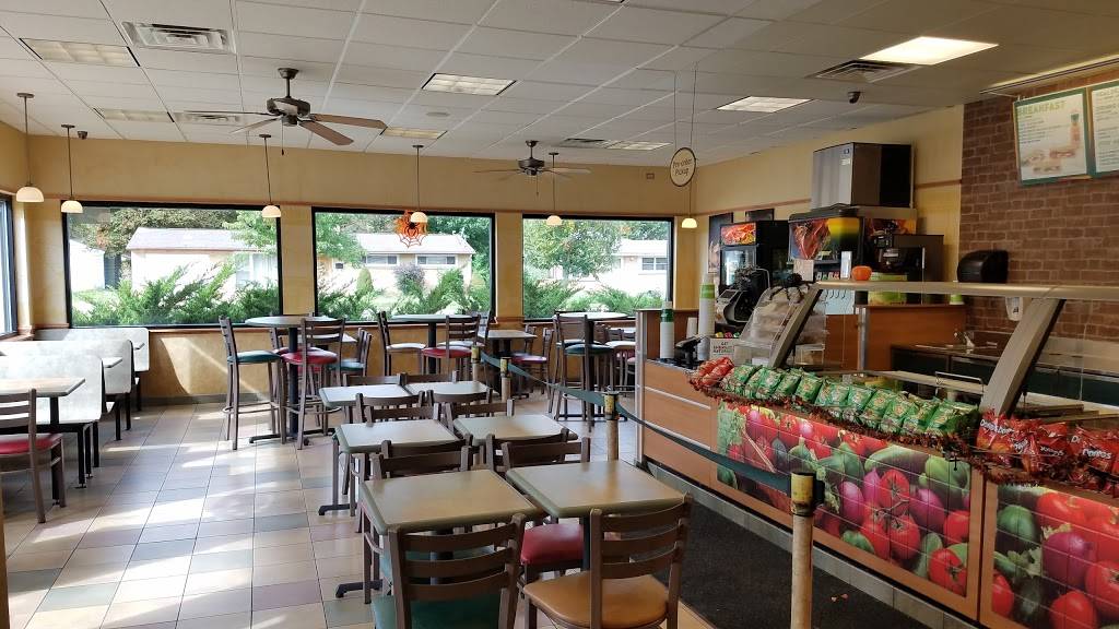 Subway | restaurant | 3021 N Rockton Ave, Rockford, IL 61103, USA | 8152092494 OR +1 815-209-2494