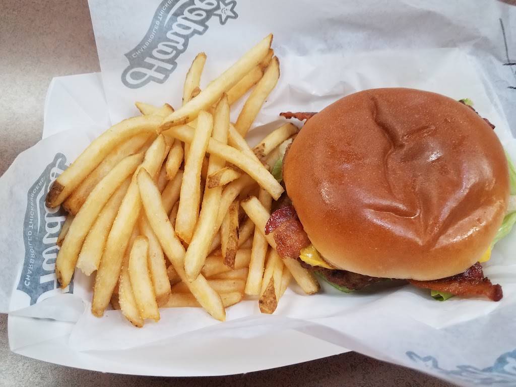 Hardees | restaurant | 2328 Humes Rd, Janesville, WI 53545, USA | 6087571557 OR +1 608-757-1557