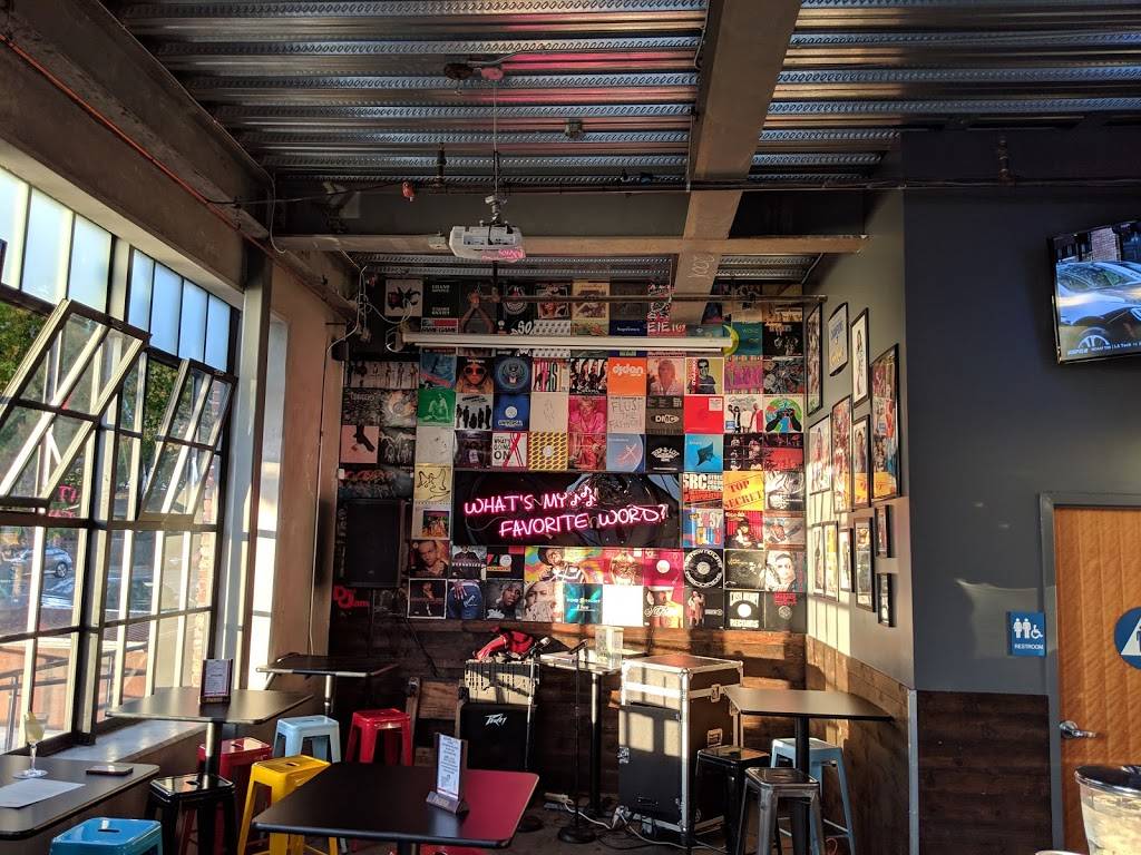 Hometown Heroes Sports Bar & Eatery | restaurant | 4000 Adeline St, Emeryville, CA 94608, USA | 5102509311 OR +1 510-250-9311