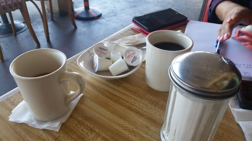 B & C Burgers | restaurant | 1868 N Placentia Ave, Placentia, CA 92870, USA | 7142235881 OR +1 714-223-5881