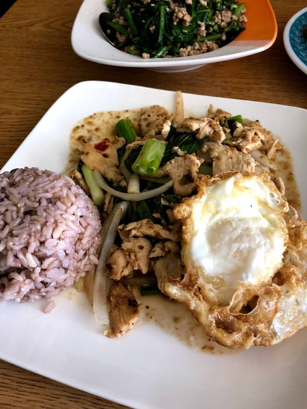 Singha Thai | restaurant | 5432 California Ave, Bakersfield, CA 93309, USA | 6616312631 OR +1 661-631-2631