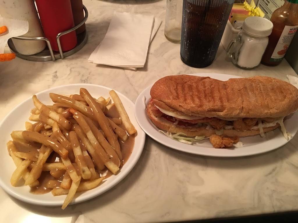 B Bs Po-Boy & Seafood | restaurant | 1300 Bienville Blvd, Ocean Springs, MS 39564, USA | 2288752702 OR +1 228-875-2702