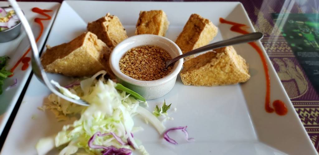 Moms Thai House | restaurant | 439 N Main St, Manteca, CA 95336, USA | 2096657890 OR +1 209-665-7890