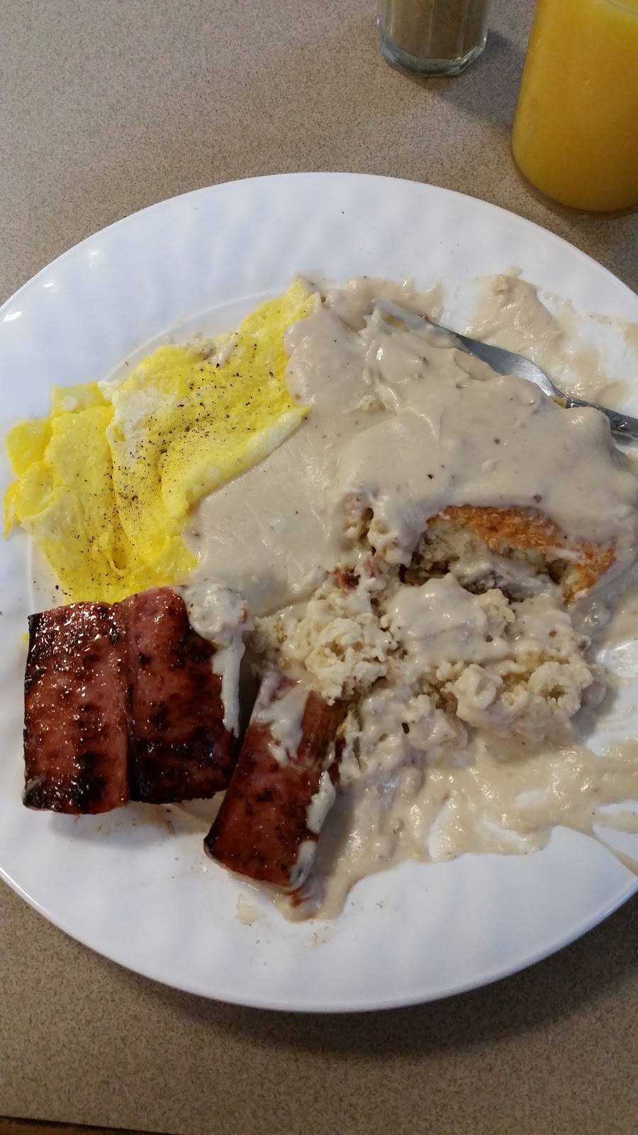 Connies Country Kitchen | restaurant | 300 E Main St, Paoli, IN 47454, USA | 8127231122 OR +1 812-723-1122