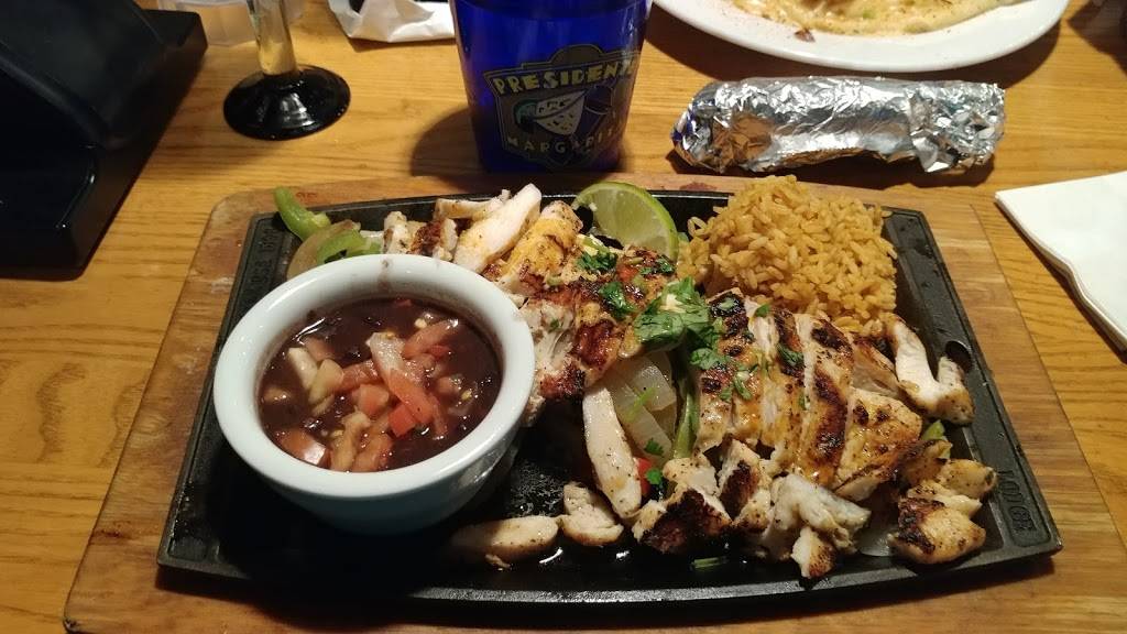 Chilis Grill & Bar | meal takeaway | 29233 Central Ave, Lake Elsinore, CA 92532, USA | 9512455101 OR +1 951-245-5101