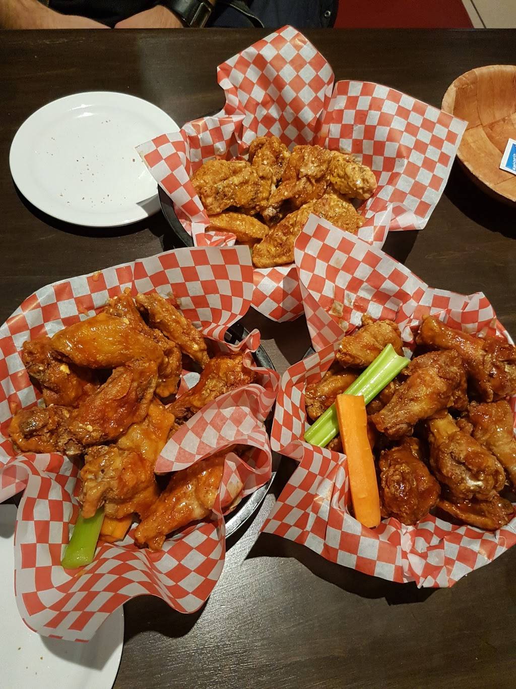 Wingporium Sports Bar | restaurant | 1000 Islington Ave #2, Etobicoke, ON M8Z 4P8, Canada | 4162556464 OR +1 416-255-6464