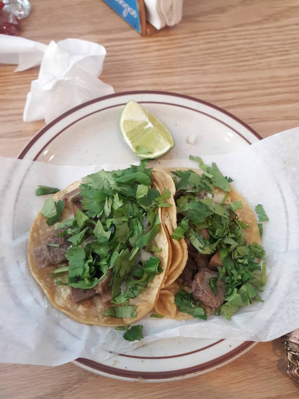 El Salvador Restaurant MKE | restaurant | 2316 S 6th St, Milwaukee, WI 53215, USA | 4146451768 OR +1 414-645-1768