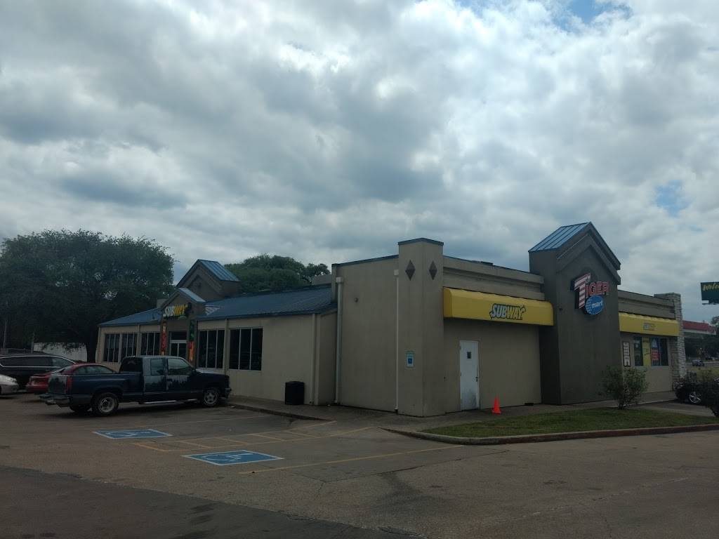 Subway | restaurant | 1020 S 5th St, Waco, TX 76706, USA | 2547537827 OR +1 254-753-7827