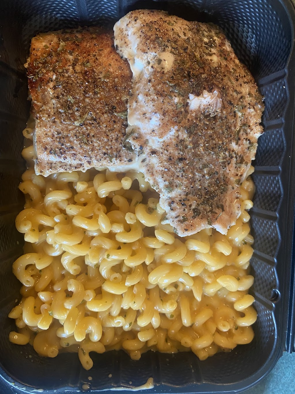 Mike’s famous soul food & BBQ | restaurant | 11 Meadle St, Mt Clemens, MI 48043, USA | 5869254759 OR +1 586-925-4759