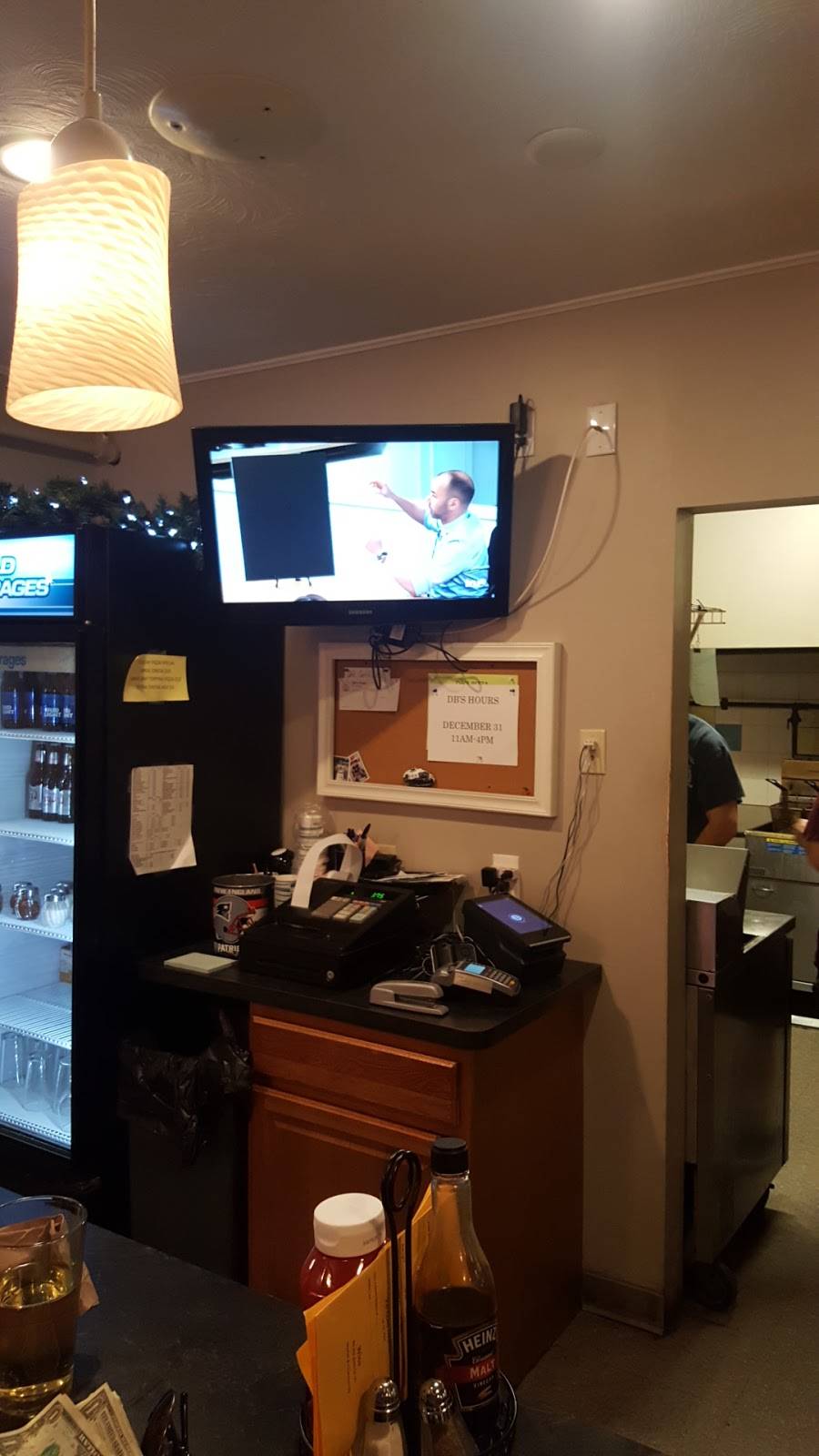 D.B.s Pizza | meal delivery | 546 Kingstown Rd, Wakefield, RI 02879, USA | 4017894222 OR +1 401-789-4222