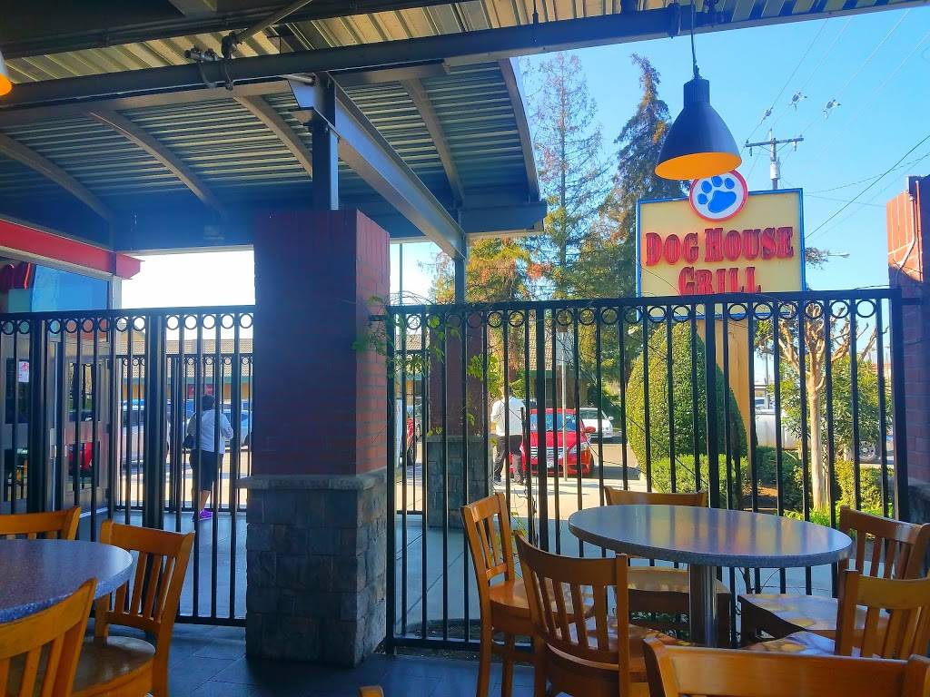 Dog House Grill | restaurant | 2789 E Shaw Ave, Fresno, CA 93710, USA | 5592949920 OR +1 559-294-9920