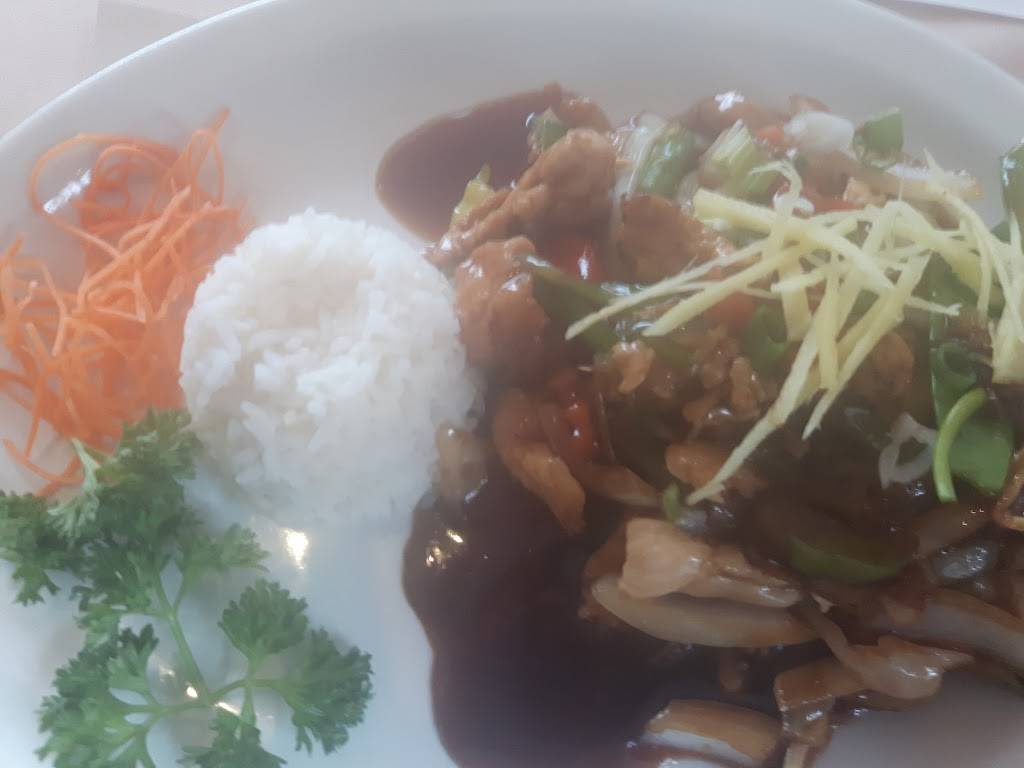 Chez Linh | restaurant | 900 Rue King Ouest, Sherbrooke, QC J1H 1S2, Canada | 8195657071 OR +1 819-565-7071