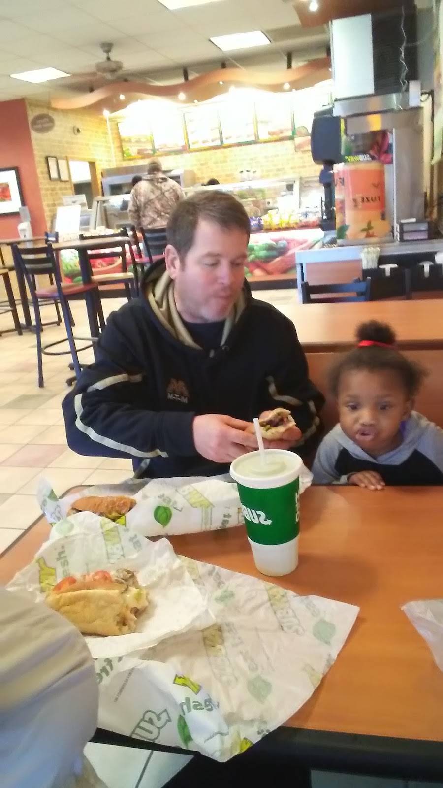 Subway Restaurants | restaurant | 2200 John F Kennedy Rd Suite 102, Dubuque, IA 52002, USA | 5635880216 OR +1 563-588-0216