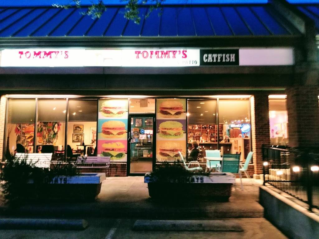 Tommys Hamburger Grill & Patio | restaurant | 2455 Forest Park Blvd, Fort Worth, TX 76110, USA | 8179201776 OR +1 817-920-1776