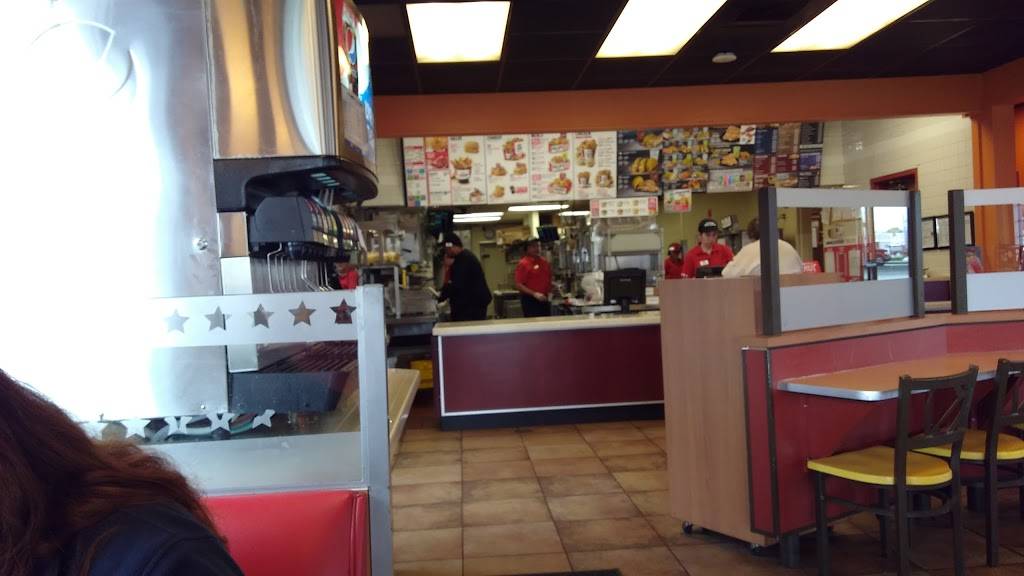 Taco Bell | meal takeaway | 10 Plaza Dr, Clear Lake, IA 50428, USA | 6413576050 OR +1 641-357-6050