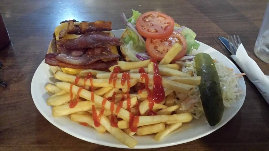 Nicks Family Restaurant | restaurant | 1716 London Line, Sarnia, ON N7T 7H2, Canada | 5194915619 OR +1 519-491-5619