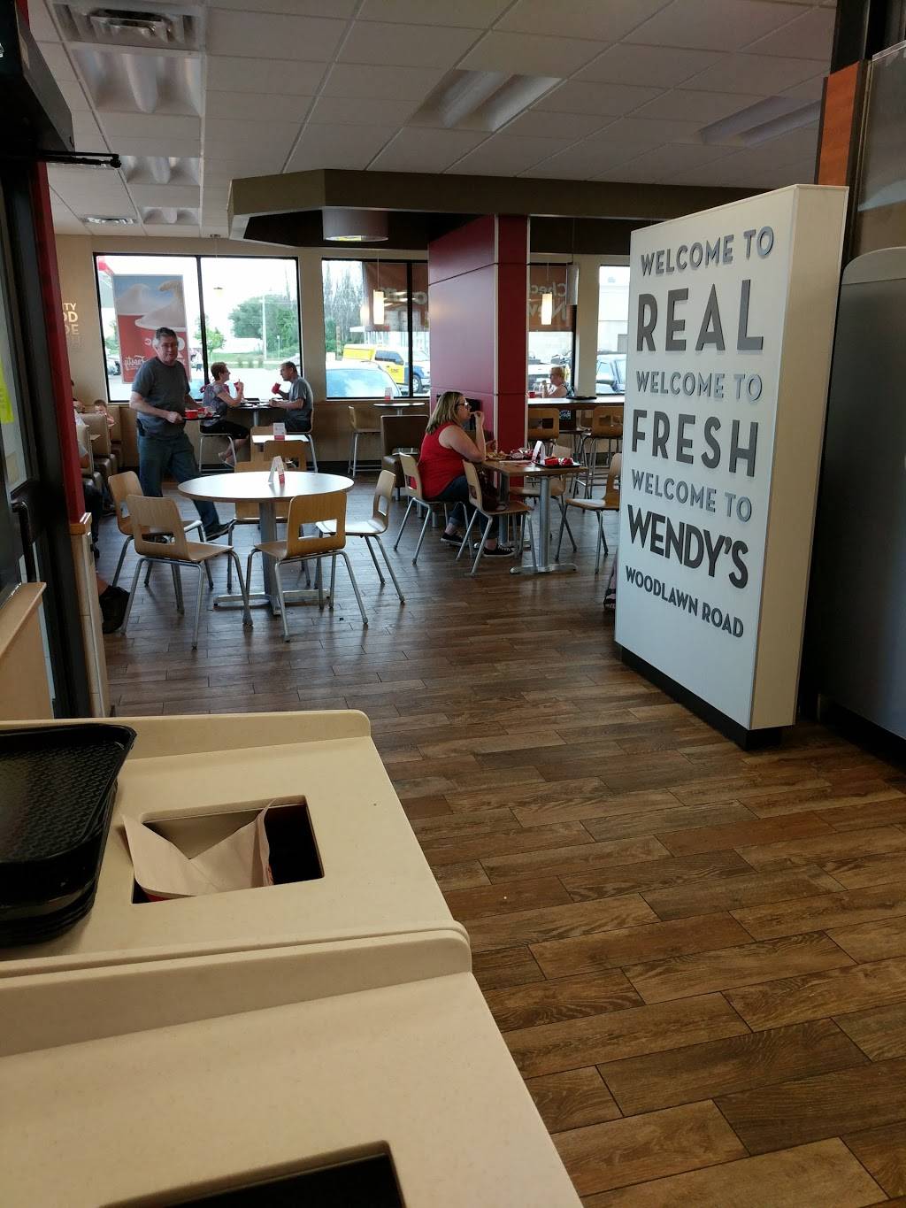 Wendys | restaurant | 415 Woodlawn Rd W, Guelph, ON N1H 7M1, Canada | 5198210999 OR +1 519-821-0999