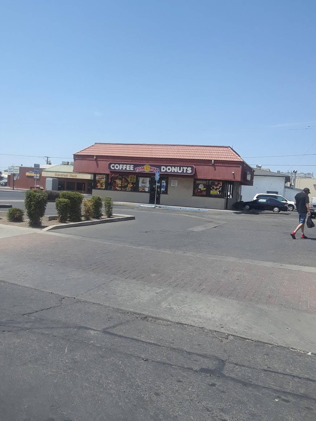 Yum Yum Donuts | bakery | 8 Olive Ave, Porterville, CA 93257, USA | 5597849717 OR +1 559-784-9717