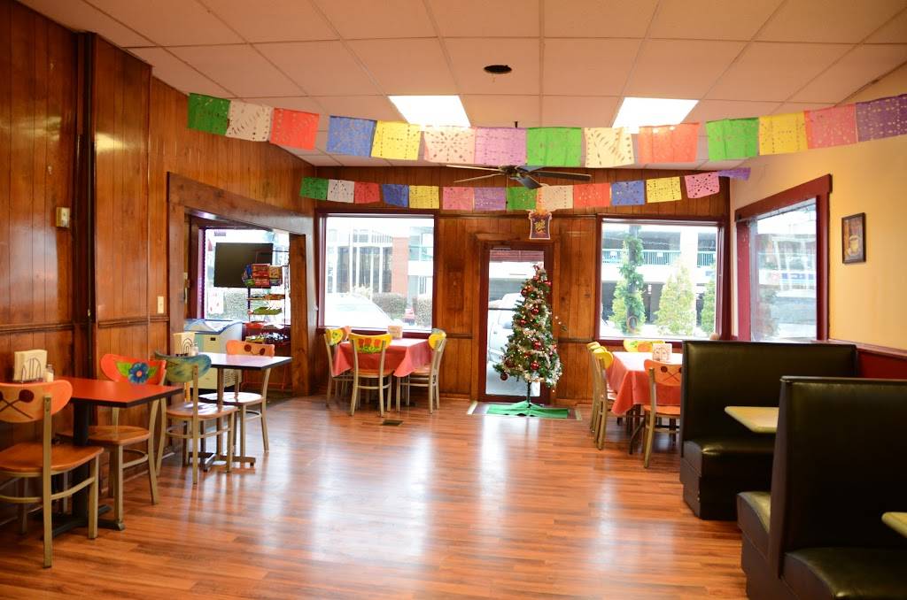 La Tiendita On Market | restaurant | 111 W Market St, New Albany, IN 47150, USA | 8126712612 OR +1 812-671-2612