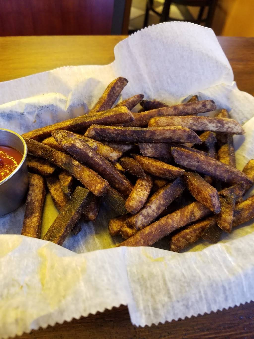 Daves Gourmet Burgers and More | restaurant | 16 Edison Ave, Schenectady, NY 12305, United States | 5182803900 OR +1 518-280-3900