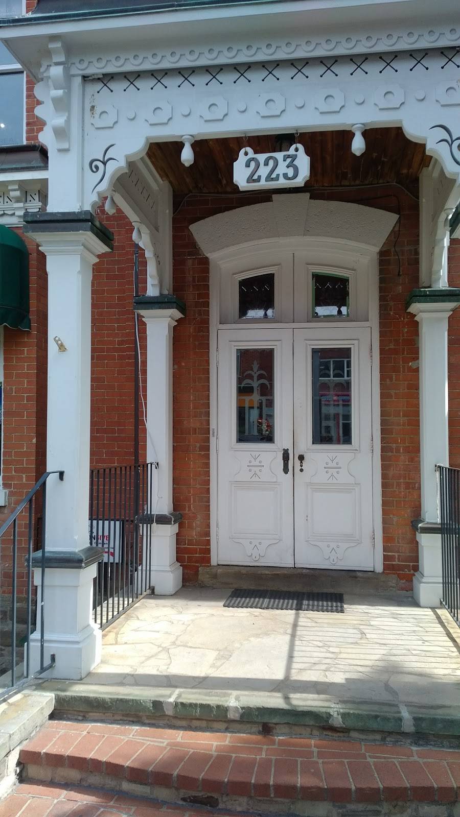 The Tea Room | restaurant | 223 Queen St S, Mississauga, ON L5M 1L6, Canada | 9055427674 OR +1 905-542-7674