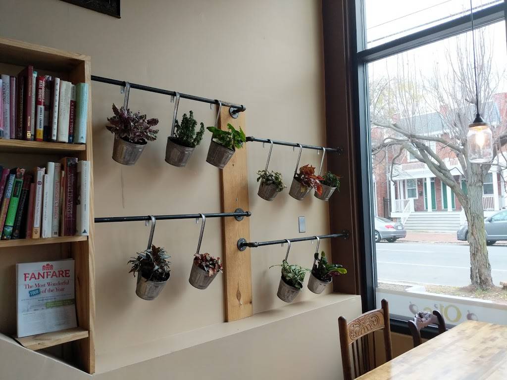 Olio | restaurant | 2028 W Cary St, Richmond, VA 23220, USA | 8047759597 OR +1 804-775-9597