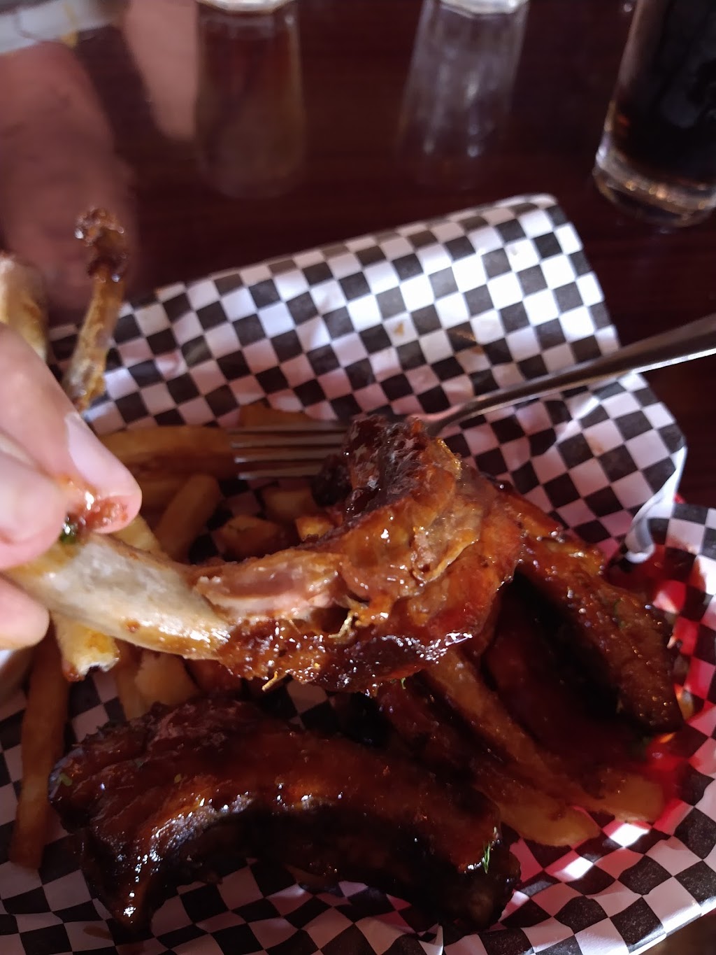 Shortys Bar & Grill | restaurant | 4769 Dixie Hwy, Waterford Twp, MI 48329, USA | 2486740033 OR +1 248-674-0033