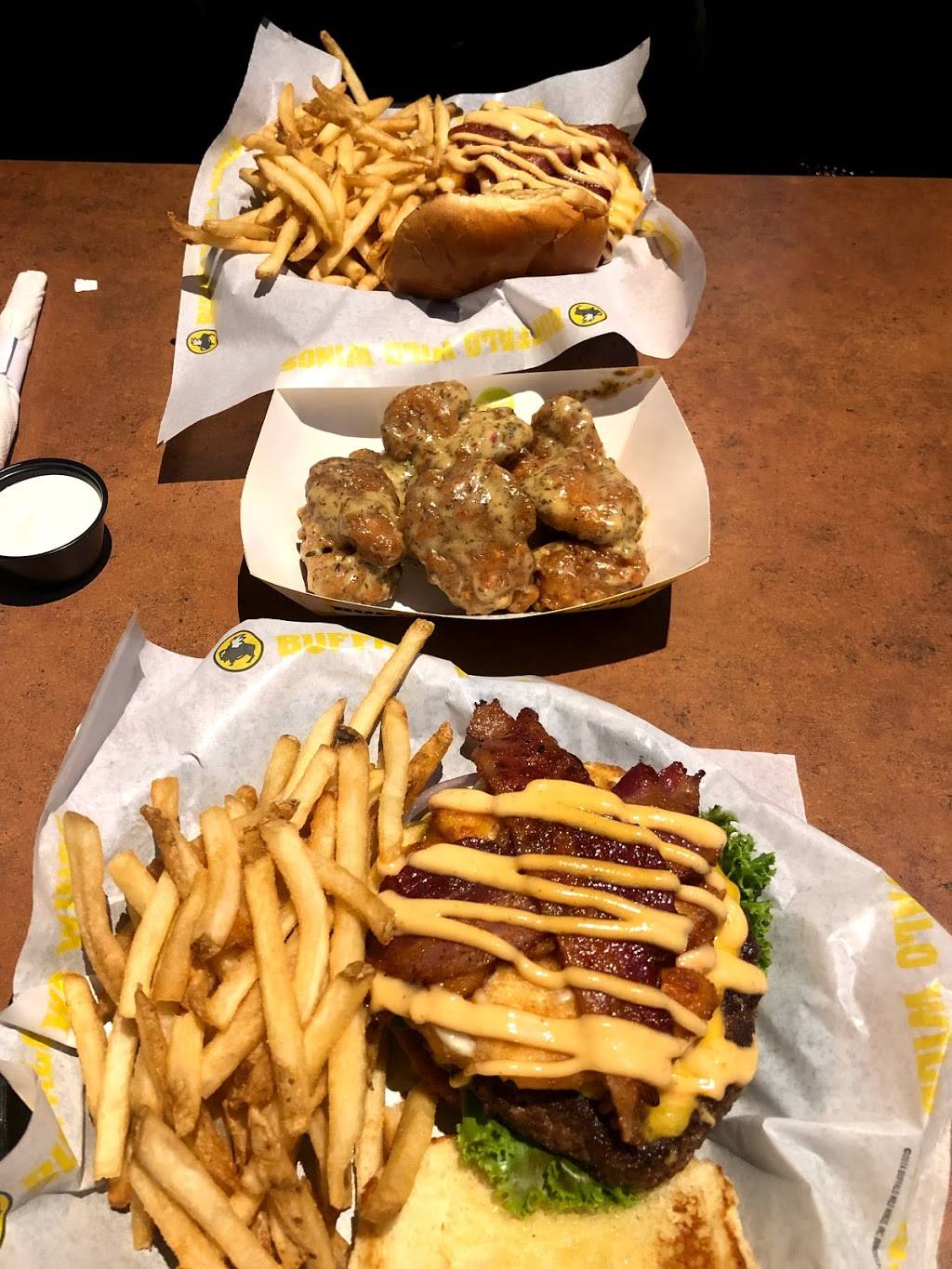 Buffalo Wild Wings | meal takeaway | 3010 Classen Blvd, Norman, OK 73072, USA | 4057018254 OR +1 405-701-8254