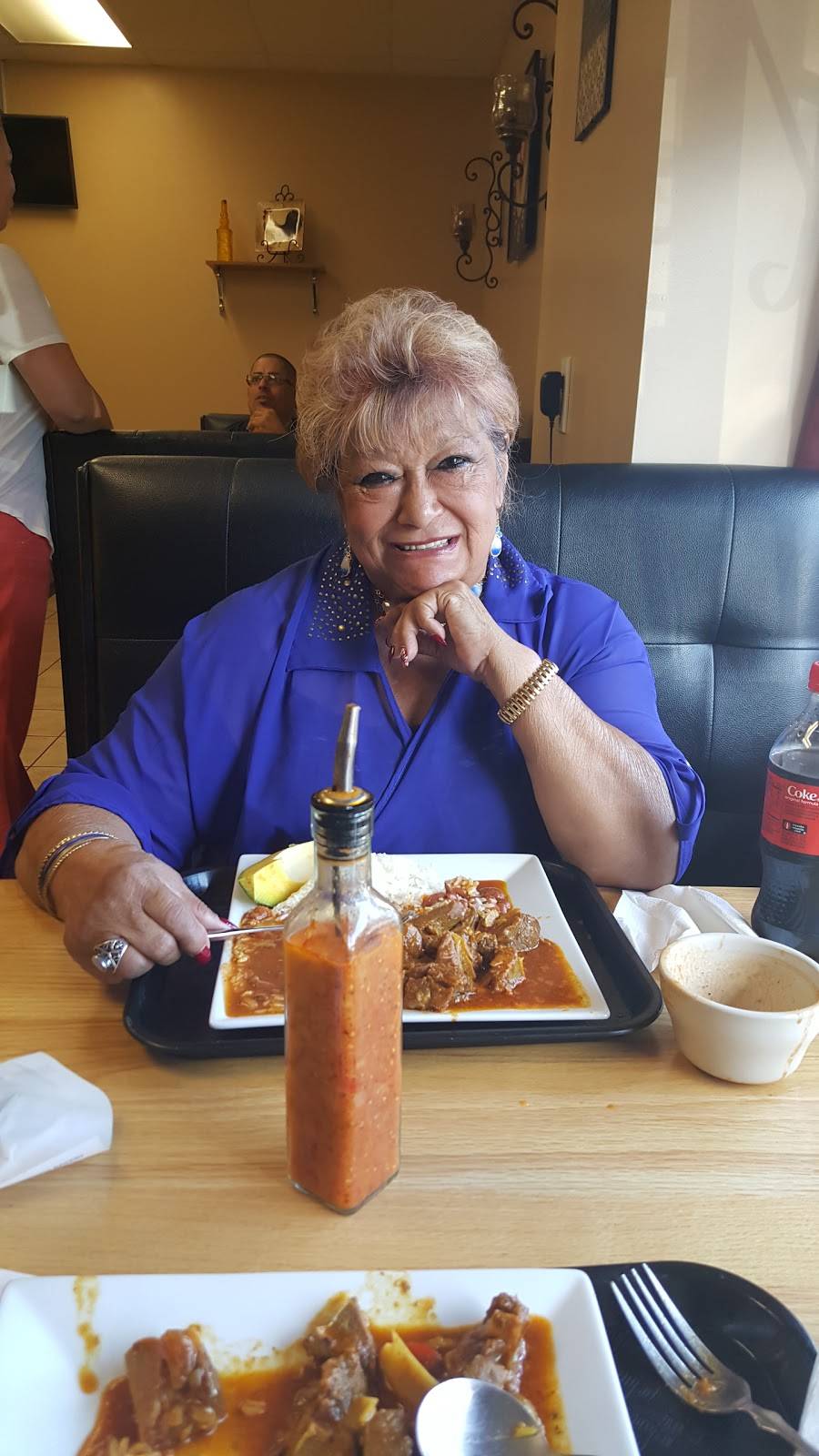 De Todo Un Poco Spanish Restaurant | restaurant | 152 Rifle St, Springfield, MA 01105, USA | 4133177105 OR +1 413-317-7105