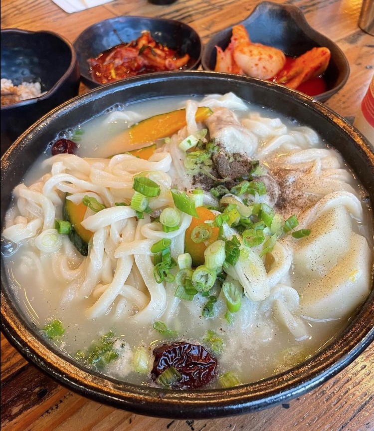 Hangari Kalguksu | restaurant | 3470 W 6th St Suite 9 and 10, Los Angeles, CA 90020, USA | 2133882326 OR +1 213-388-2326