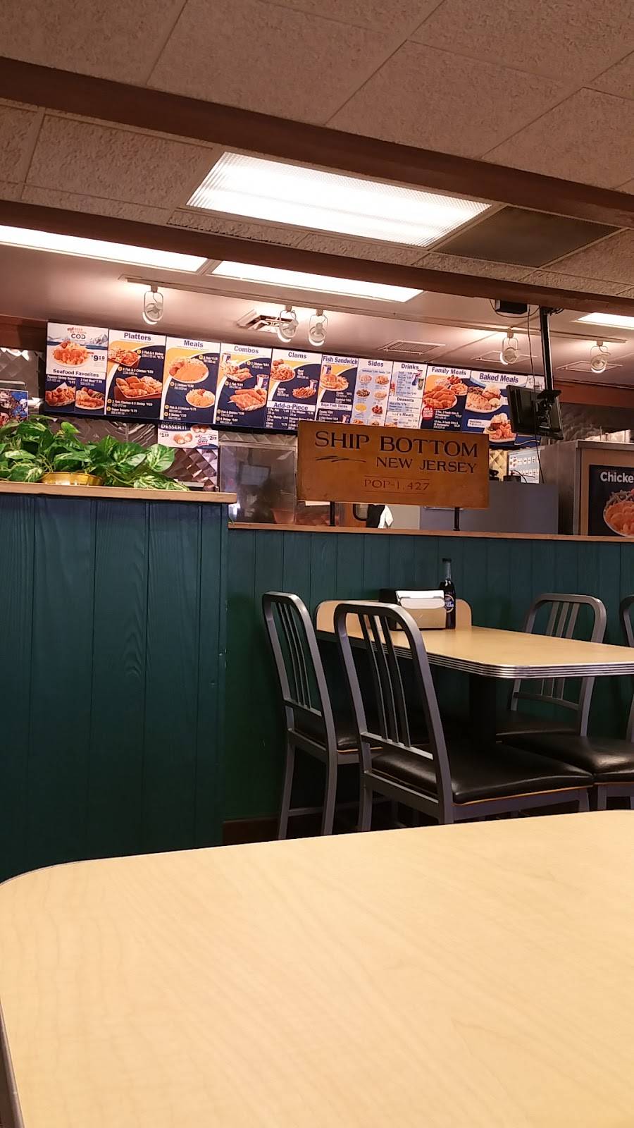 Long John Silvers | restaurant | 7140 Pendleton Pike, Indianapolis, IN 46226, USA | 3175469611 OR +1 317-546-9611