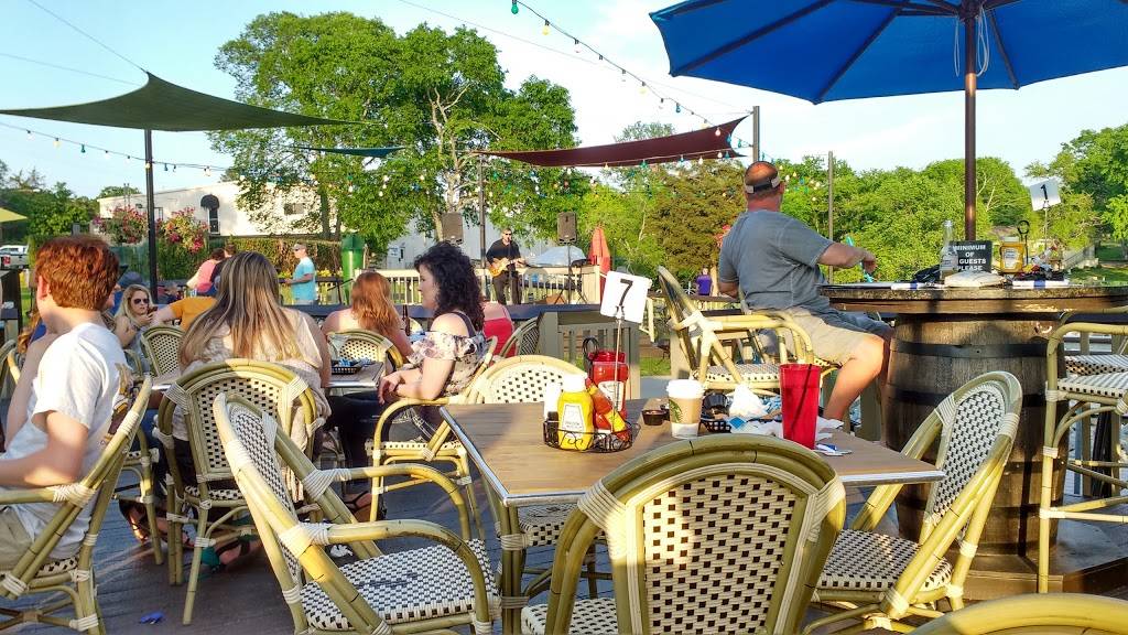 The Rudder | restaurant | 126 River Rd, Hendersonville, TN 37075, USA | 6153480129 OR +1 615-348-0129