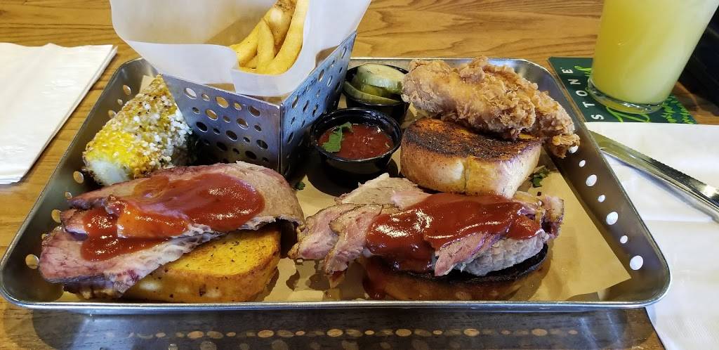 Chilis Grill & Bar | meal takeaway | 3579 Grand Oaks, Corona, CA 92881, USA | 9517347275 OR +1 951-734-7275