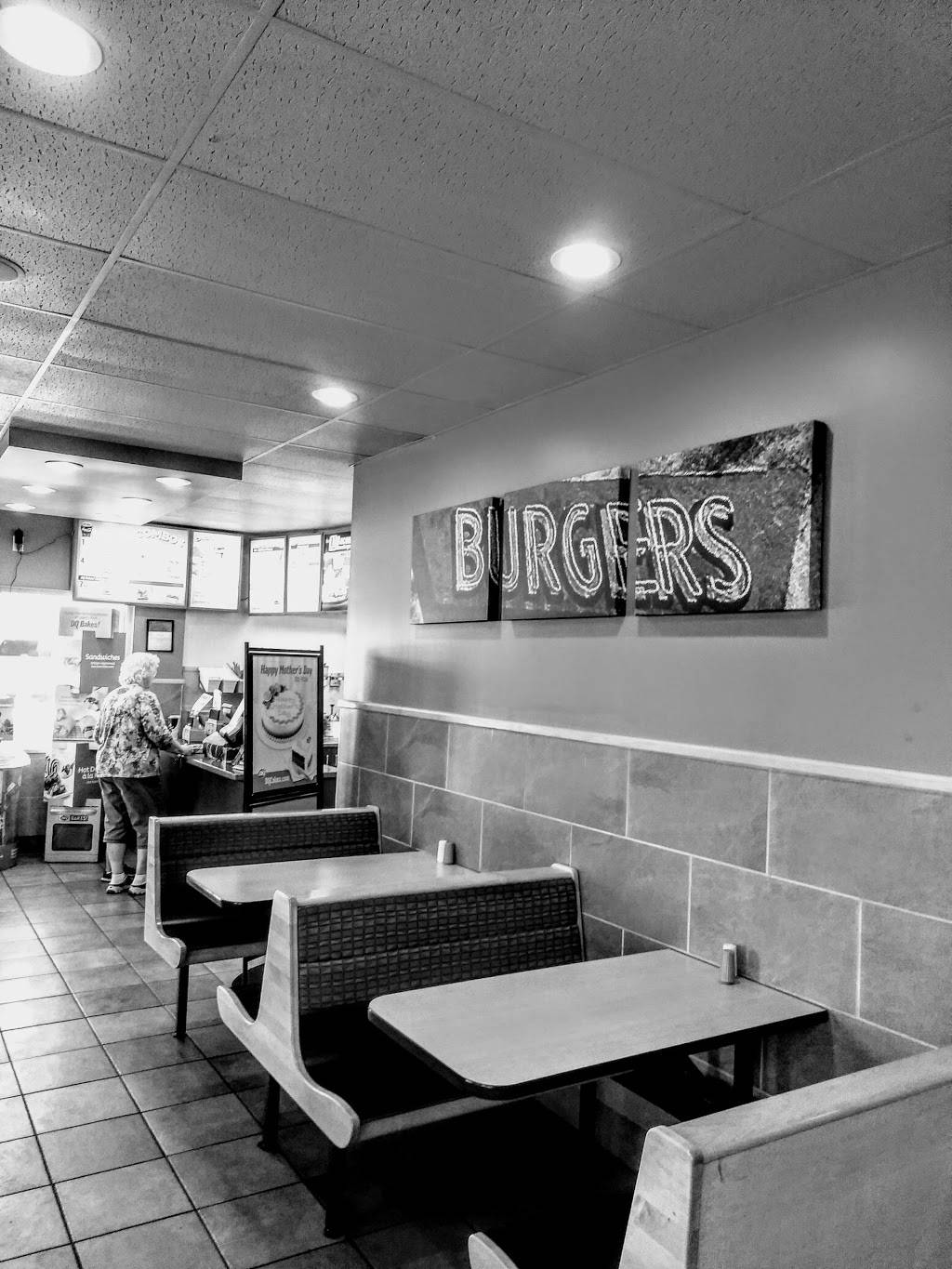 Dairy Queen Grill & Chill | restaurant | 927 S Cogswell Dr, Silver Lake, WI 53170, USA | 2628894811 OR +1 262-889-4811