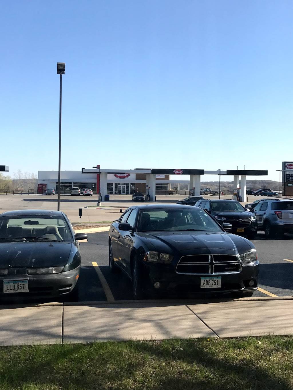 Kum & Go | meal takeaway | 2600 Holiday Rd, Coralville, IA 52241, USA | 3193373136 OR +1 319-337-3136