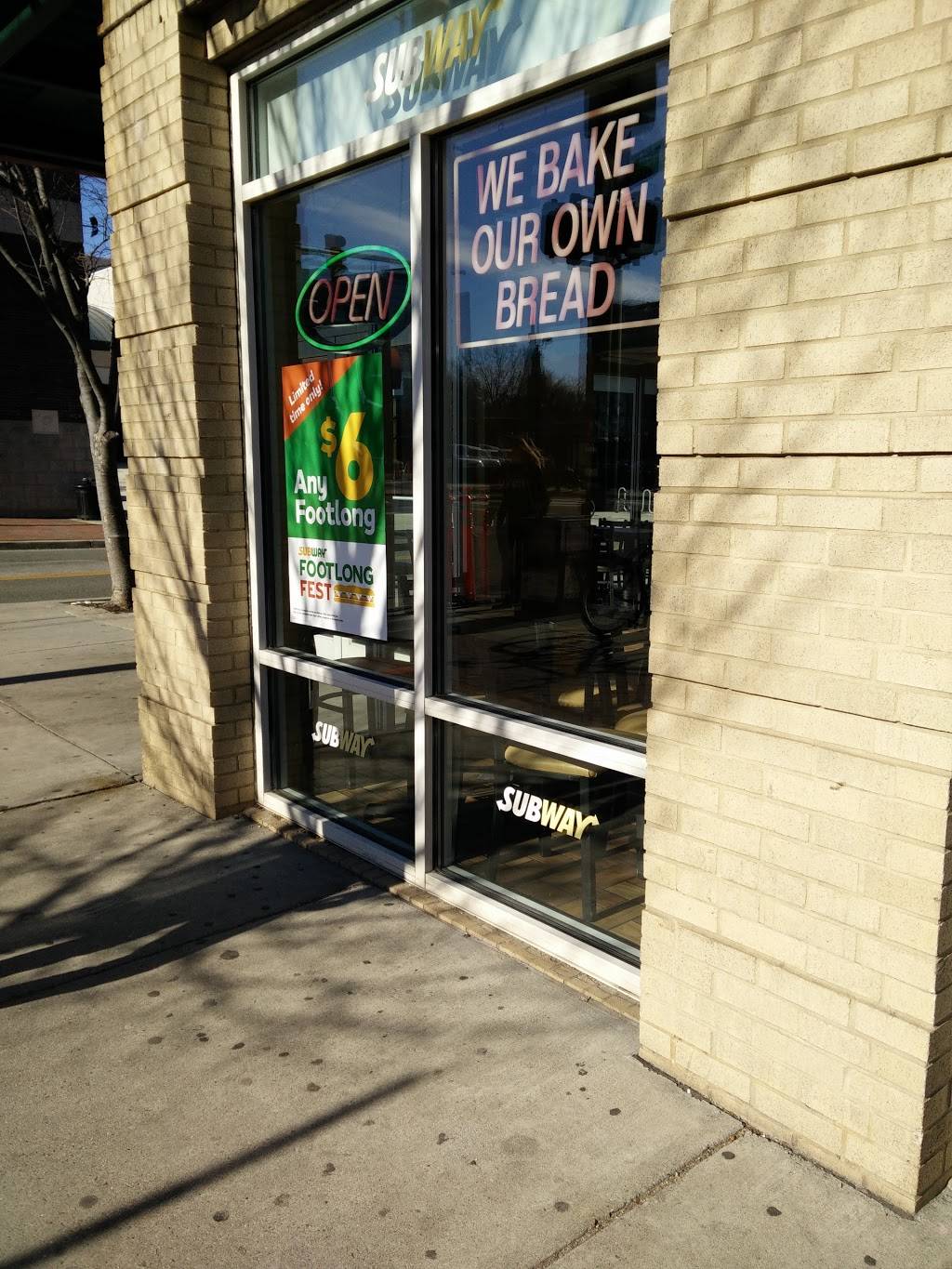 Subway | restaurant | 1110 W Broad St, Richmond, VA 23220, USA | 8043550433 OR +1 804-355-0433