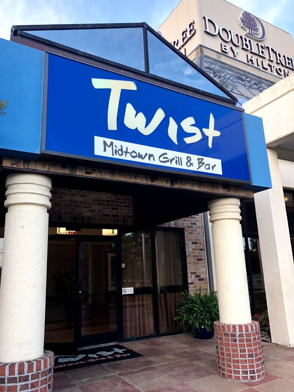 Twist Midtown Grill & Bar | restaurant | 1770 US-45 BYP, Jackson, TN 38305, USA | 7316646900 OR +1 731-664-6900