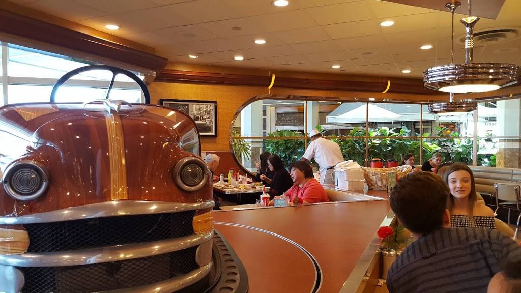 Ruby’s Diner | restaurant | 3333 Bear St #120, Costa Mesa, CA 92626, USA | 7146627829 OR +1 714-662-7829