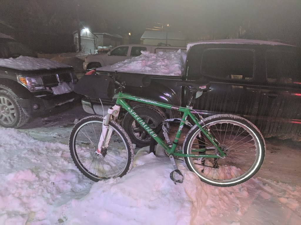 Dinos Riverwest | restaurant | 808 E Chambers St, Milwaukee, WI 53212, USA | 4145629171 OR +1 414-562-9171