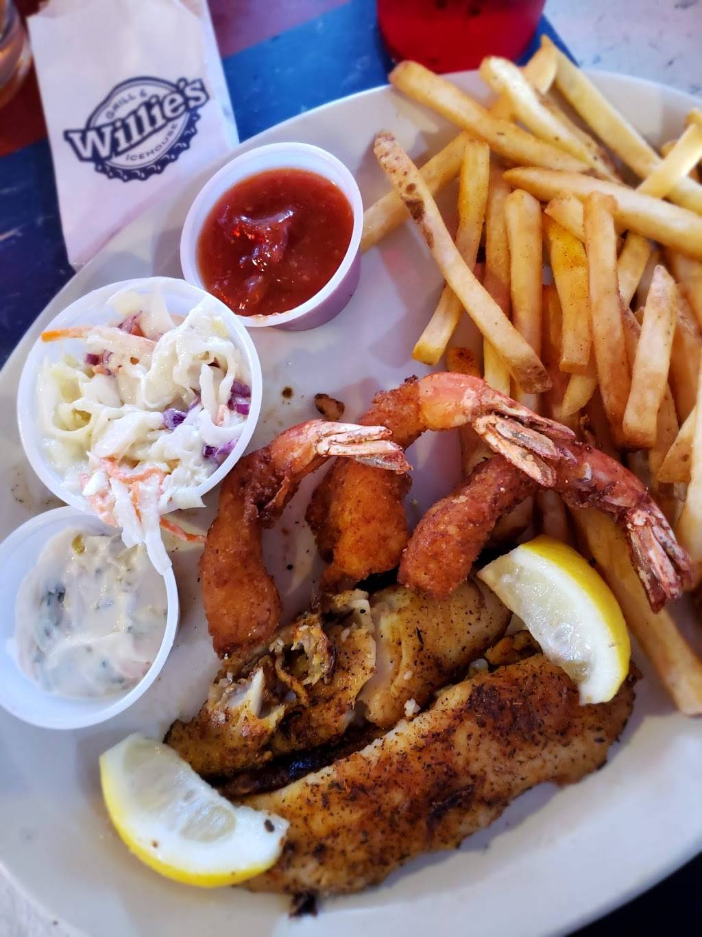 Willies Grill & Icehouse | restaurant | 15801 San Pedro Ave, San Antonio, TX 78232, USA | 2104909220 OR +1 210-490-9220