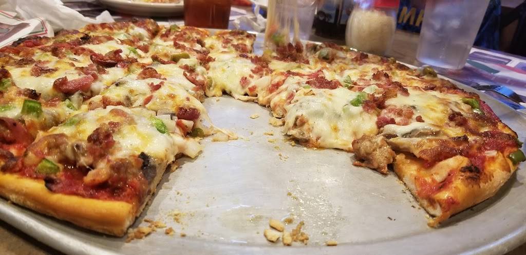 Pinos on Main Pizza | restaurant | 2511 N Main St, Rockford, IL 61103, USA | 8159636400 OR +1 815-963-6400