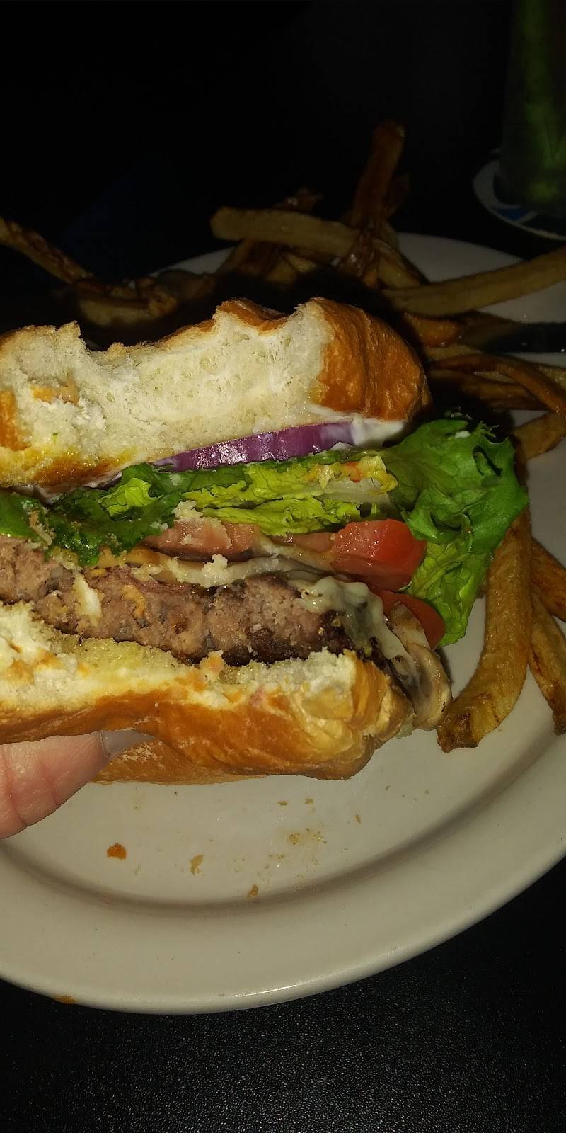 Clubhouse Grill | restaurant | 4809 Evergreen Way, Everett, WA 98203, USA | 4253030290 OR +1 425-303-0290