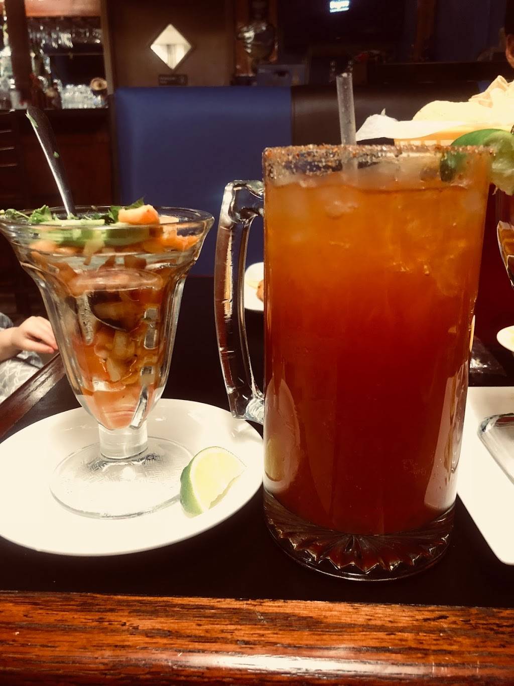 Mariscos La Reyna | restaurant | 2406 N Fitzhugh Ave, Dallas, TX 75204, USA | 2148272792 OR +1 214-827-2792