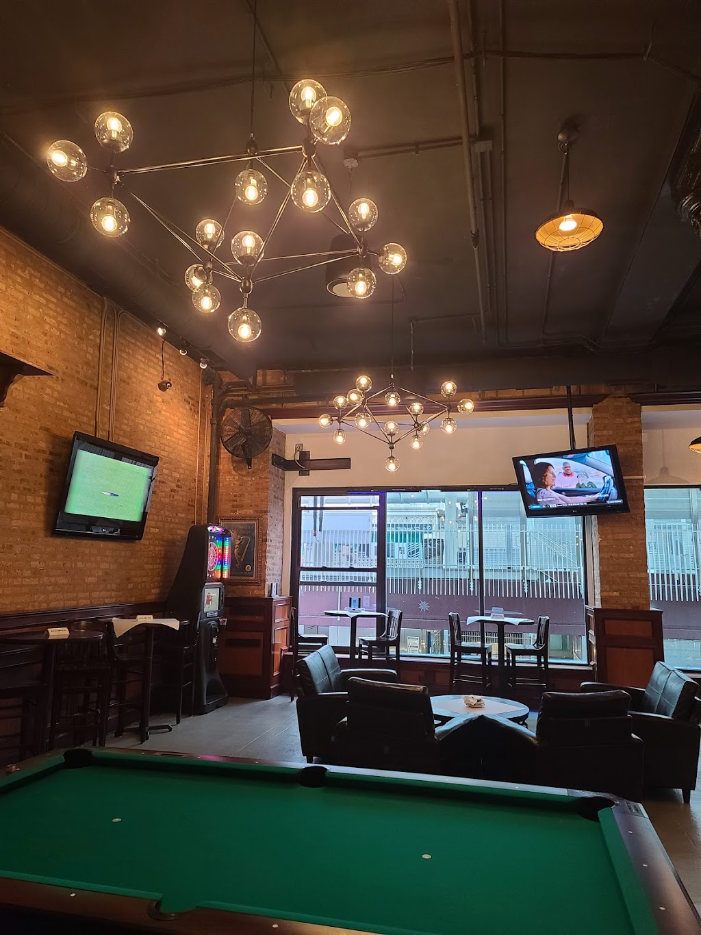 The Row Tavern | restaurant | 17 N Wabash Ave 2nd Floor, Chicago, IL 60602, USA | 3122695580 OR +1 312-269-5580