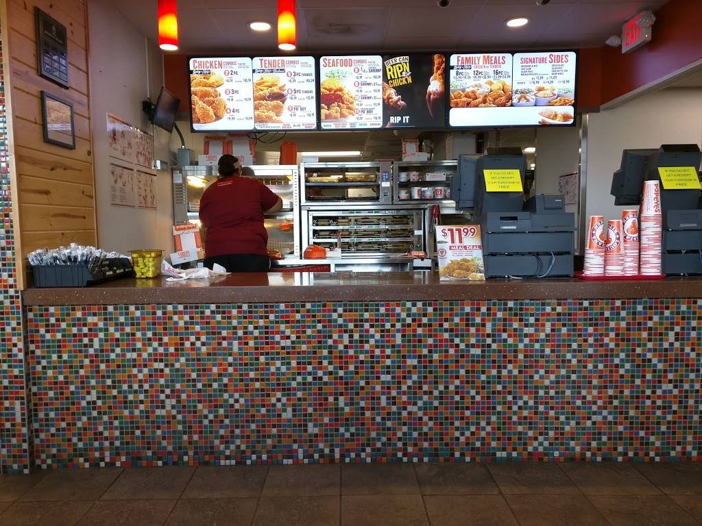 Popeyes Louisiana Kitchen | restaurant | 5901 US-51, DeForest, WI 53532, USA | 6082499000 OR +1 608-249-9000