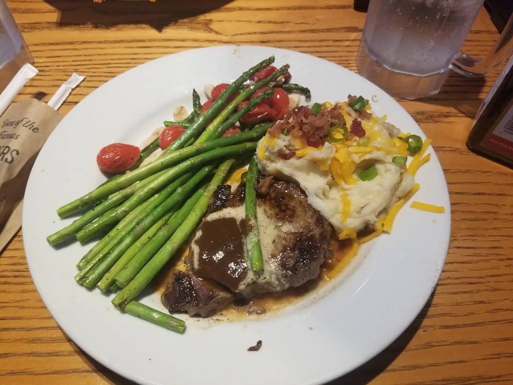 Chilis Grill & Bar | meal takeaway | 10643 Valley View St, Cypress, CA 90630, USA | 7142290478 OR +1 714-229-0478